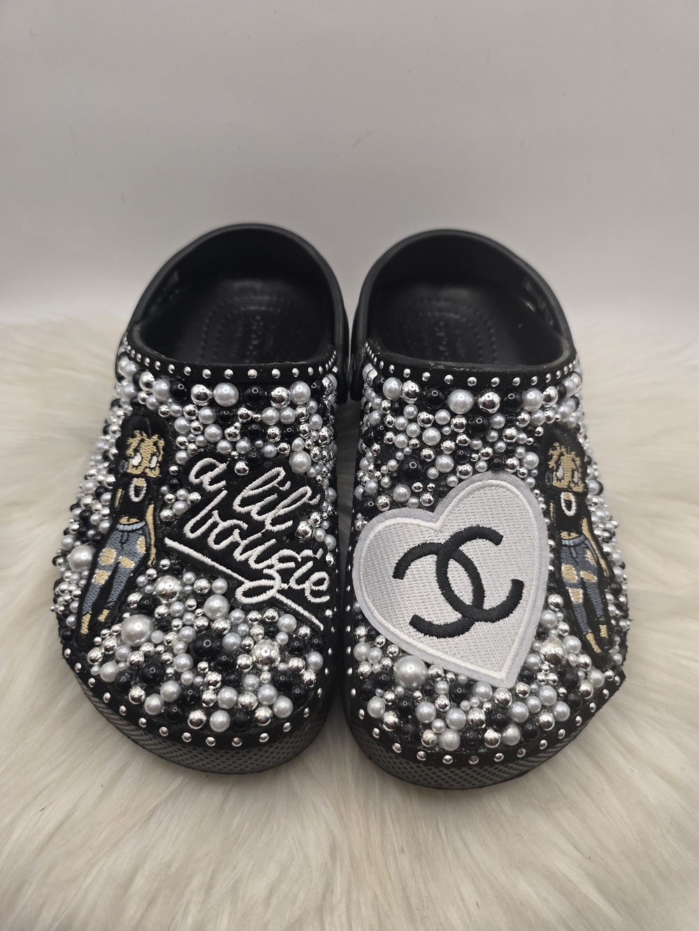 CROCS Black Kids Beaded Clogs with Pearl Embellishments